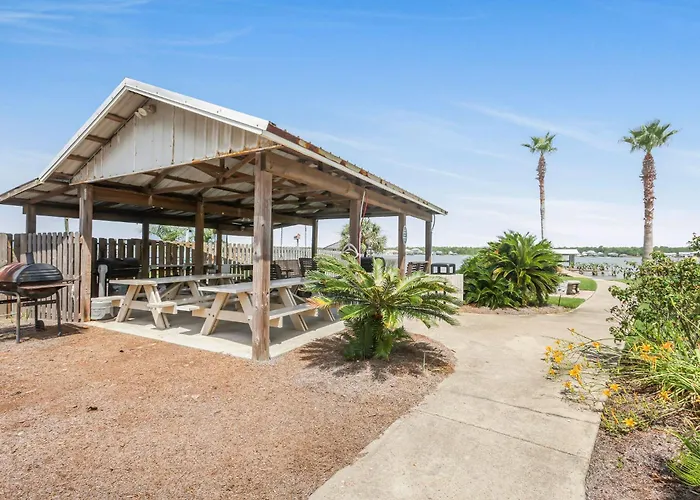 Lagoon Landing 207- Of & Lagoon Gulf Shores